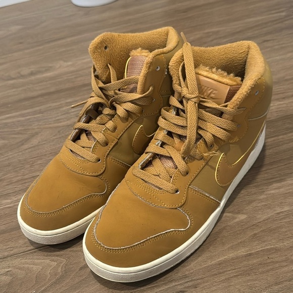 Nike Ebernon Mid SE in Wheat - Picture 2 of 6